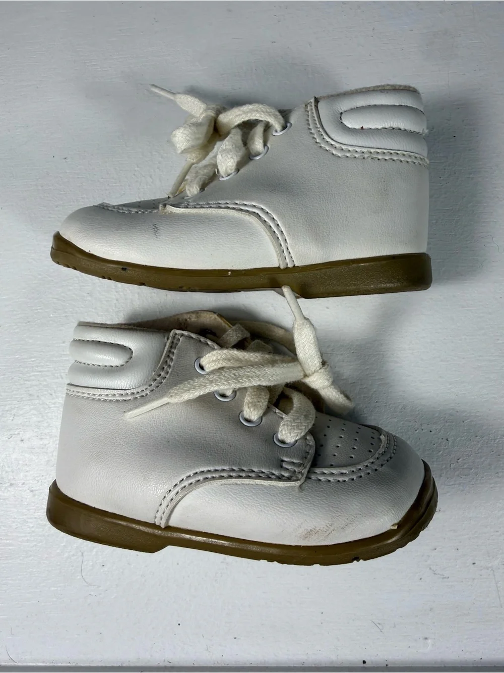 Buster Brown lace up